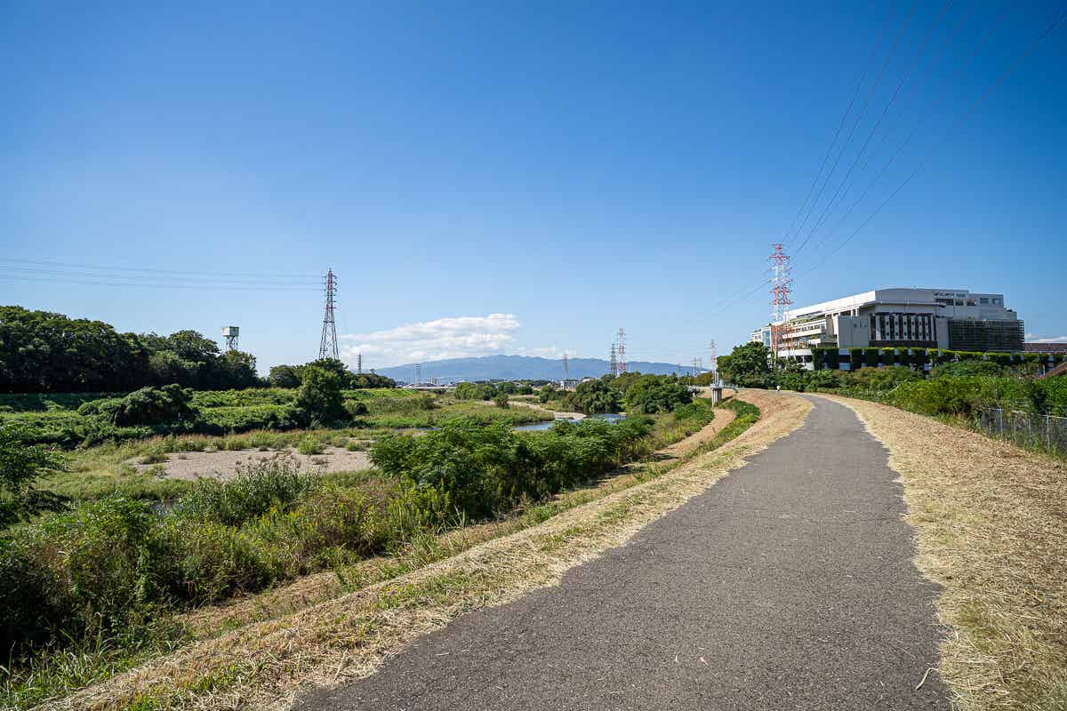 河川敷へ戻った猪名川サイクリングロード