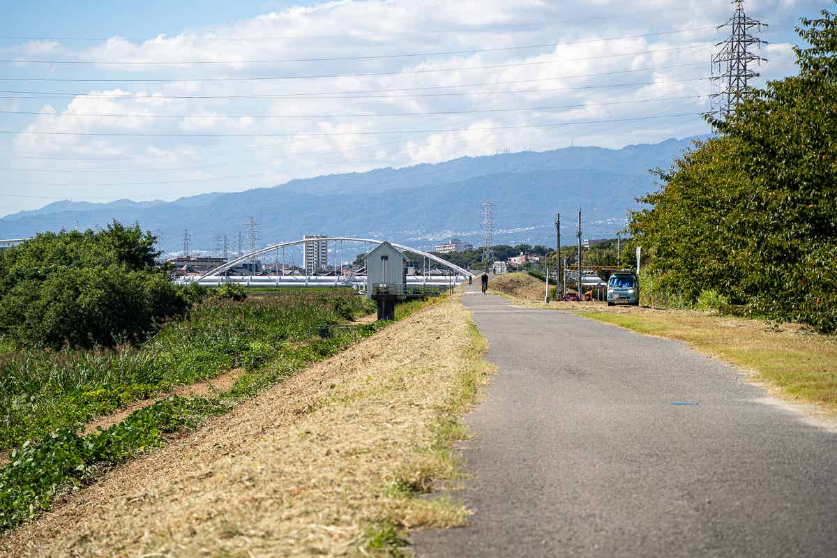 北摂の山々を望む猪名川サイクリングロード