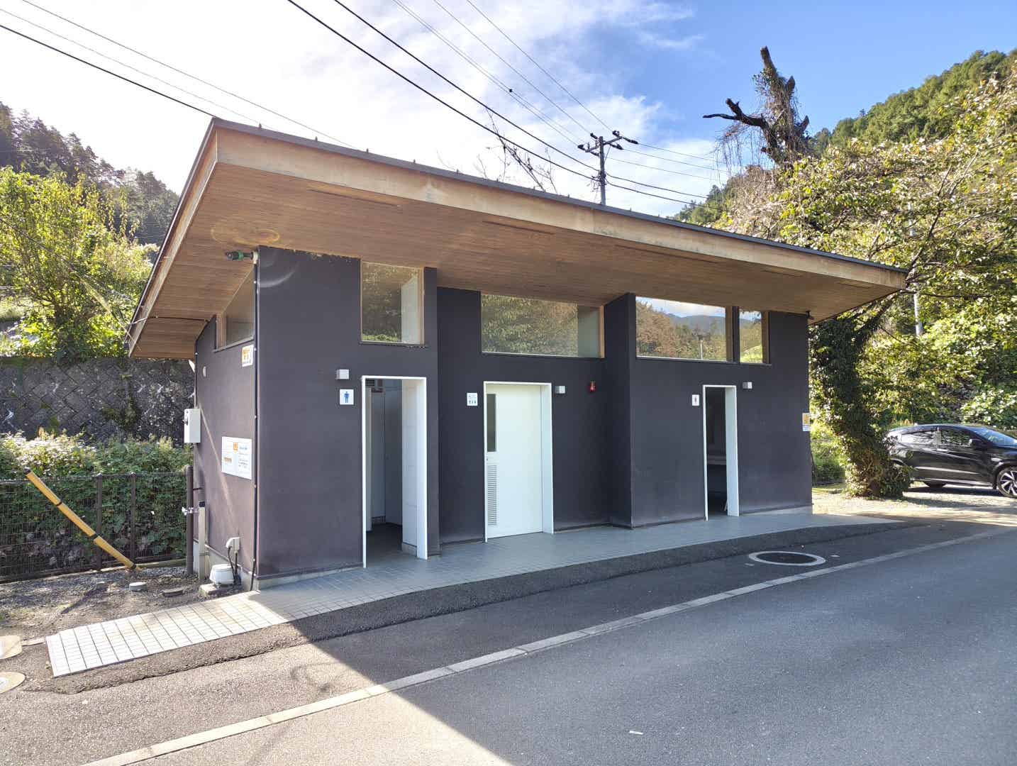 田原の滝のトイレ