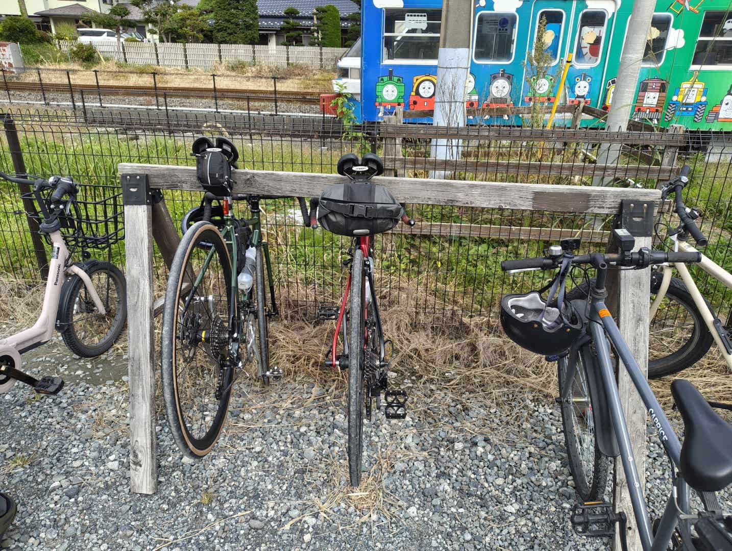 下吉田駅の駐輪場のサイクルラック
