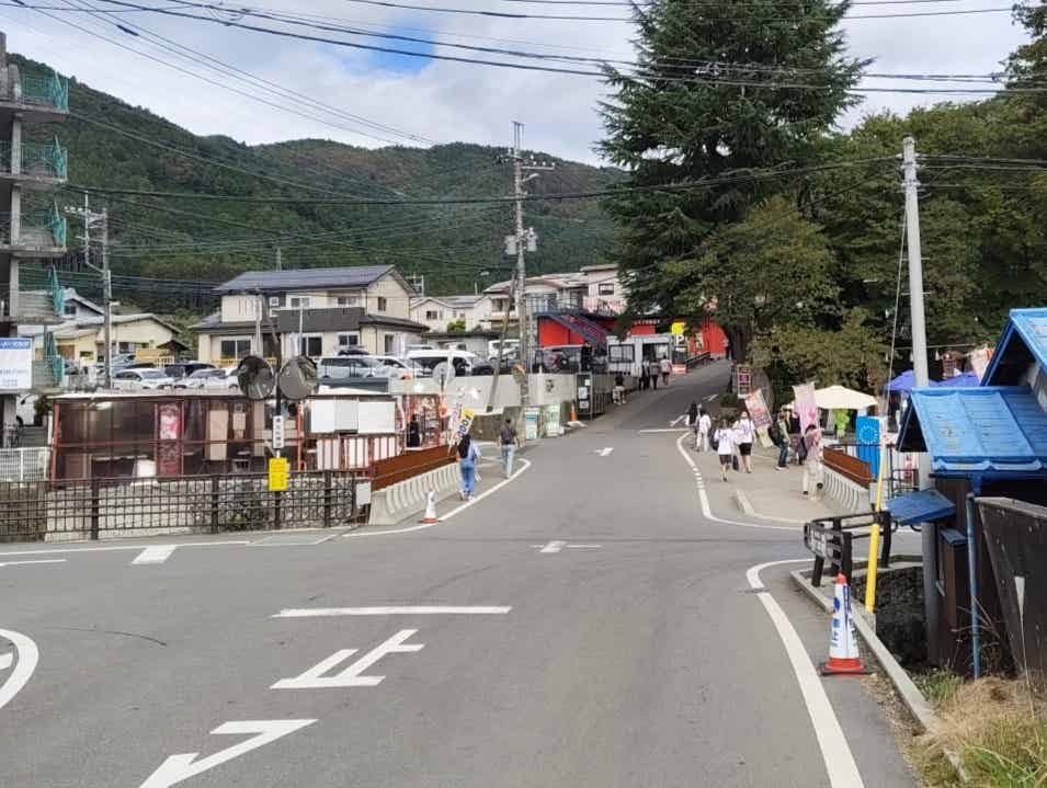 新倉山浅間公園の入り口