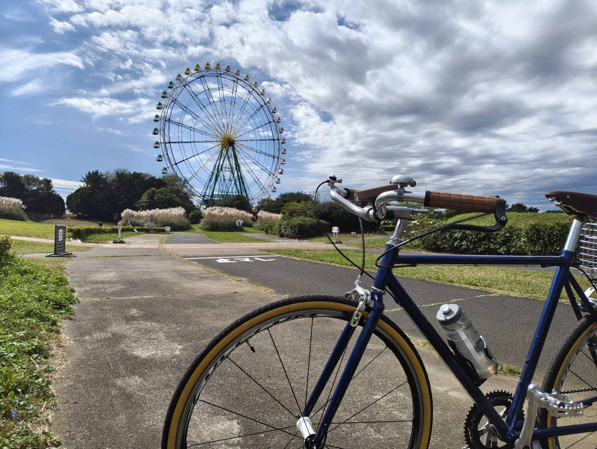 ひたち海浜公園の観覧車と自転車