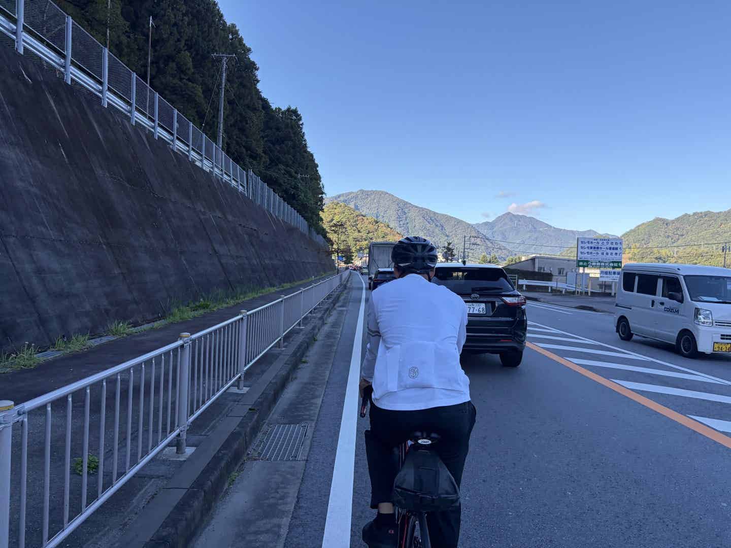 国道20号を走る筆者